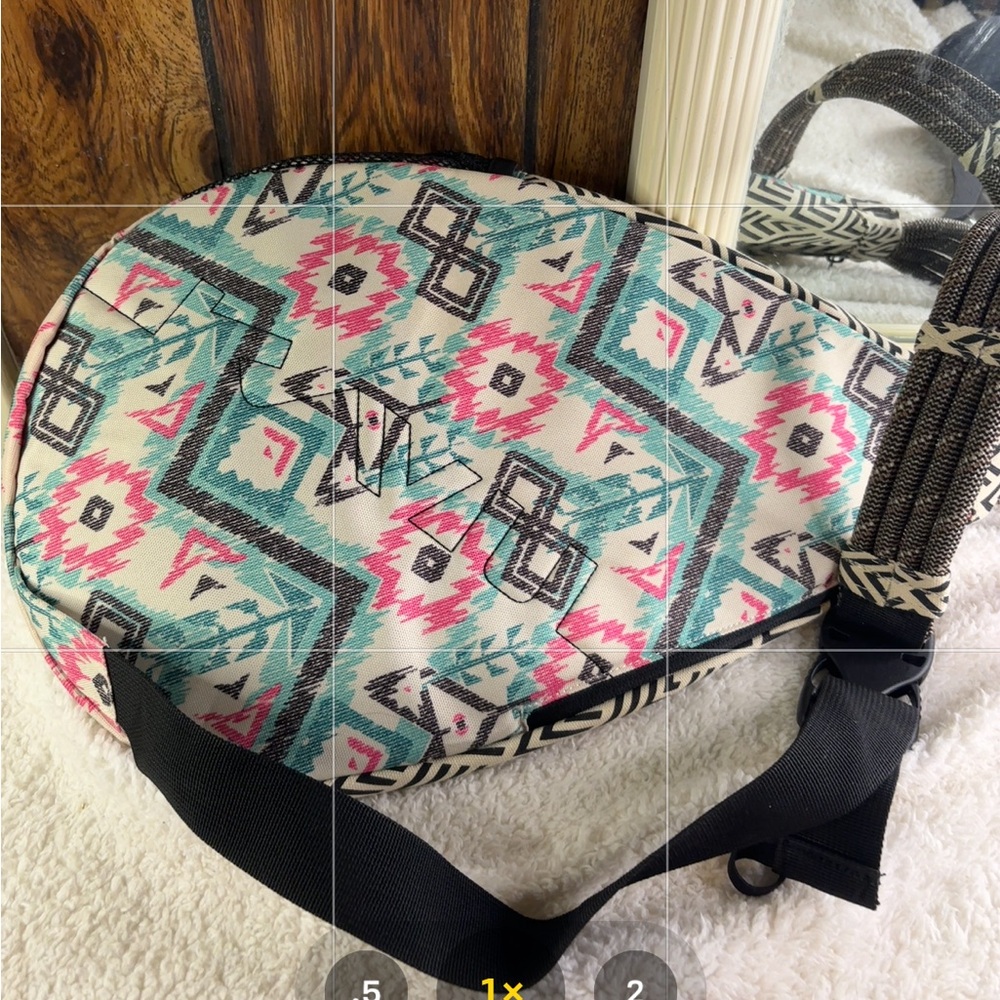 KAVU Rope Sling Bag Aztec Geometric Print Black and Pink Backpack NWOT - Picture 3 of 8